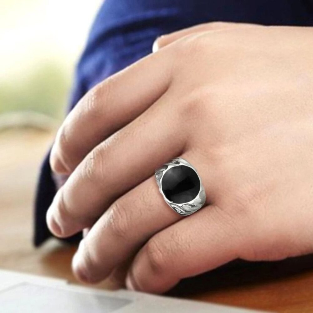 Men's Handcrafted Polished Natural Onyx Sterling Silver Ring - Picture 4 of 16